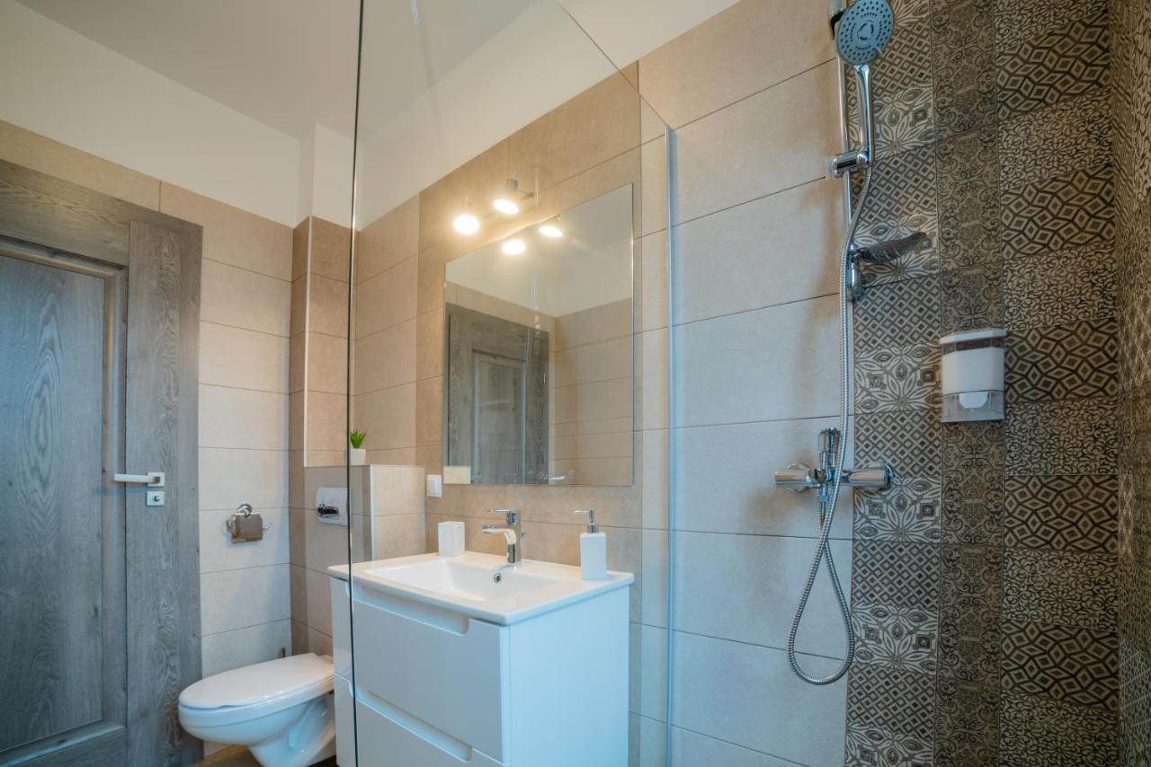 Nuuc Aparthotel Cluj-Napoca Exteriör bild